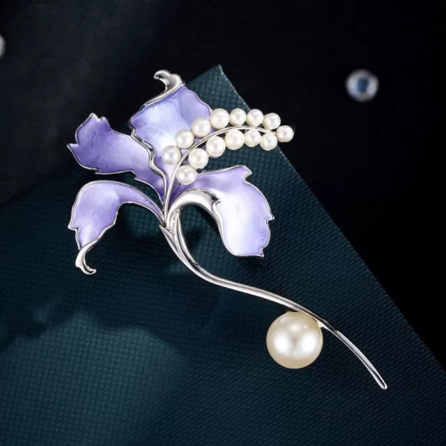 Broches tendances. Plusieurs modèles