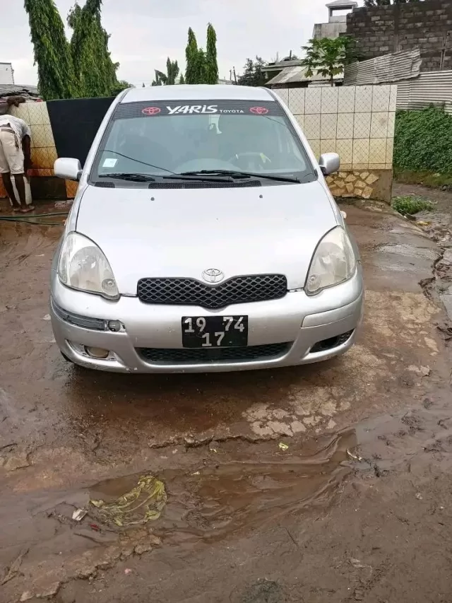 Yaris 2004