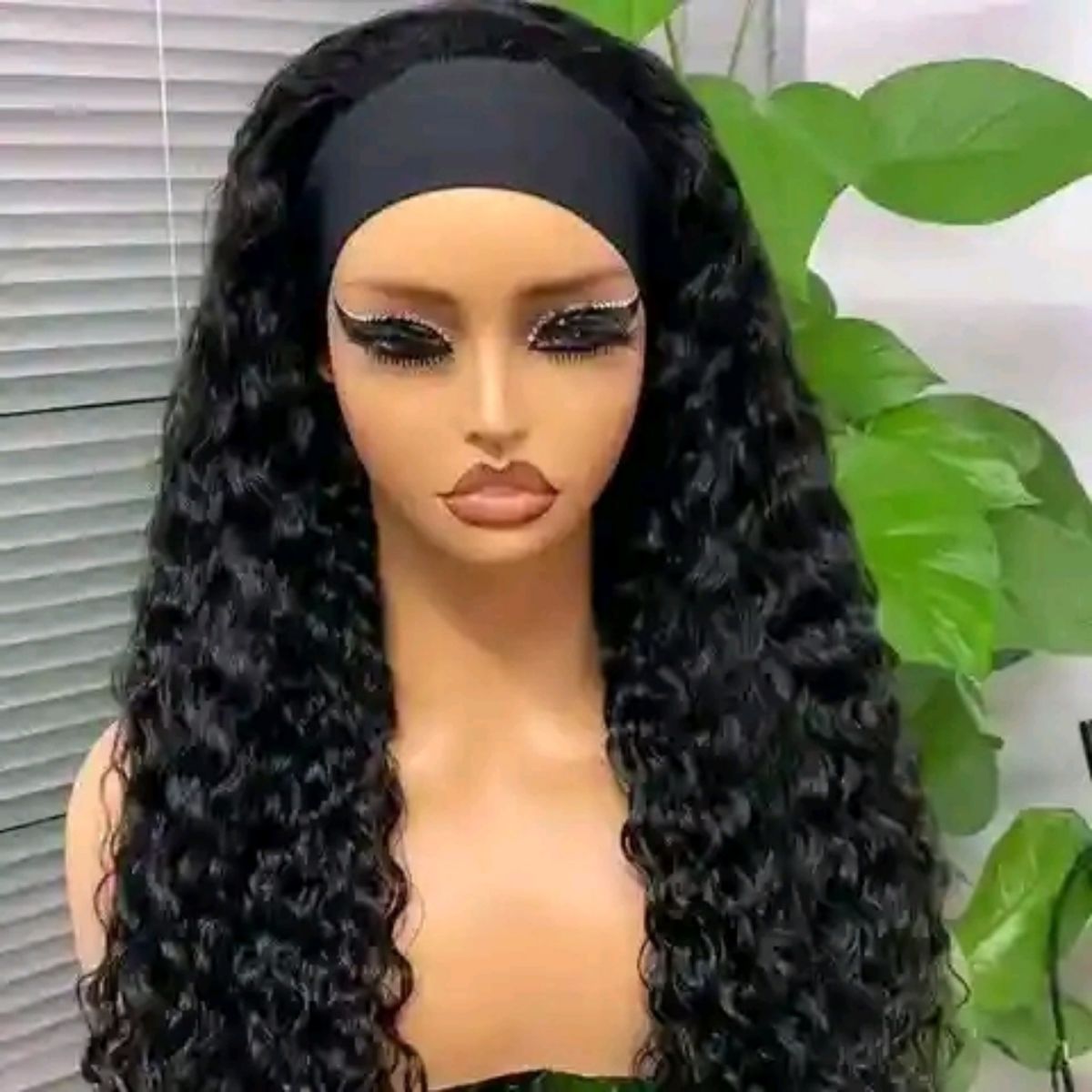 Copie de Perruque femme longue noire bouclée